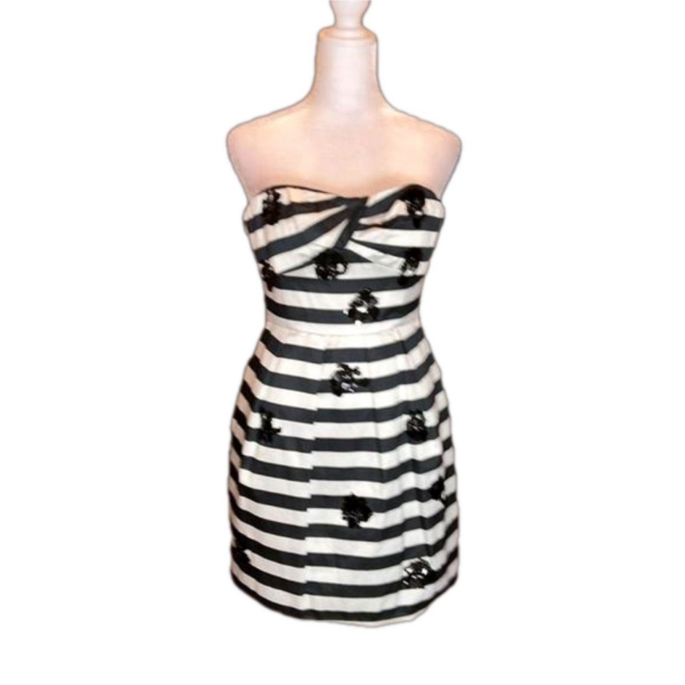 BCBMAXAZRIA Black & White Striped Satiny Strapless Formal Mini Dress, Size 0